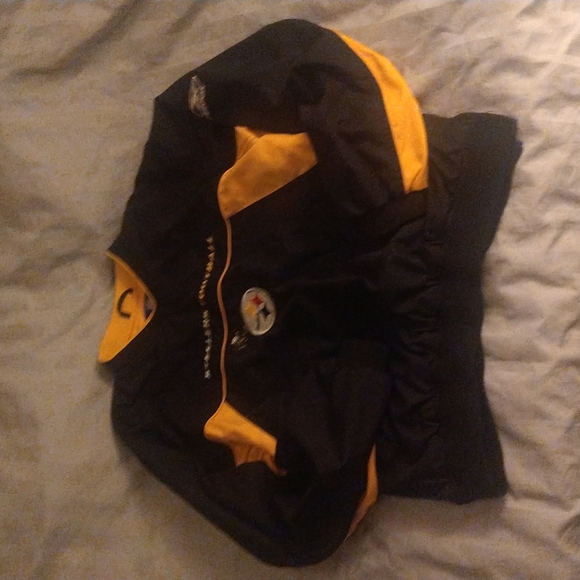 NFL/Reebok Pullover Steelers Jacket  Medium Black & Gold. A little Distressed - Picture 1 of 12